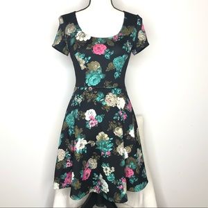 Elle Black Floral Print Dress in Sz 4